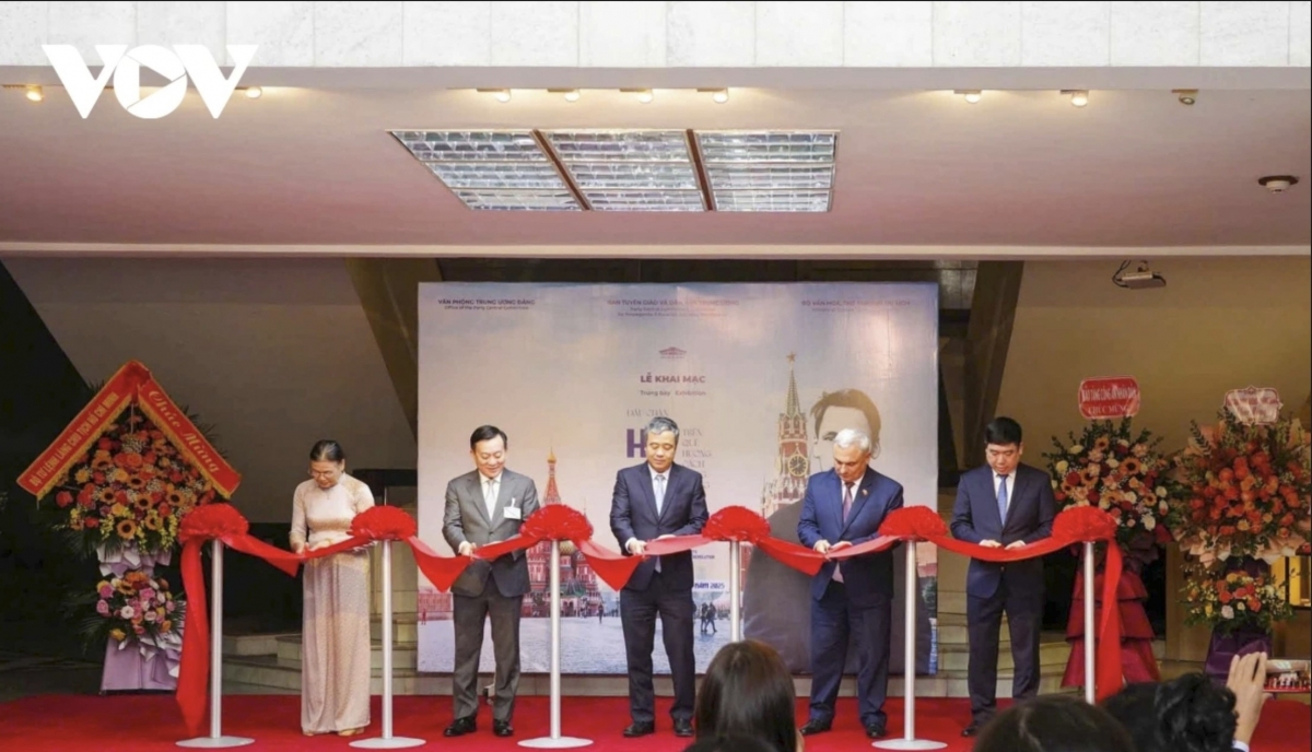 Exhibition presents 260 items tracing Ho Chi Minh’s footsteps in Russia